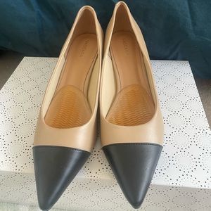 39 EU/ 7.5 US beige casual pumps